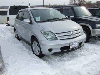 2004 Toyota ist Pictures