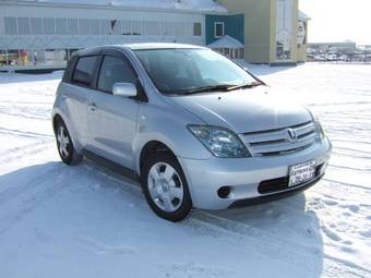 2004 Toyota ist Pictures