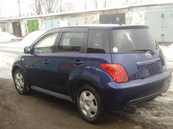 2004 Toyota ist Photos