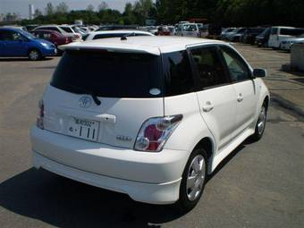 2004 Toyota ist Photos