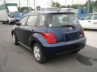 2004 Toyota ist Pictures