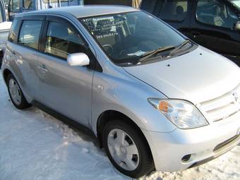 2004 Toyota ist Photos