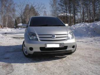 2004 Toyota ist Photos