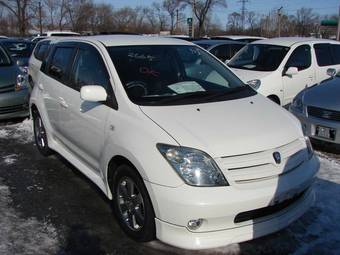 2004 Toyota ist Photos