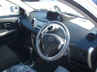 2004 Toyota ist Photos