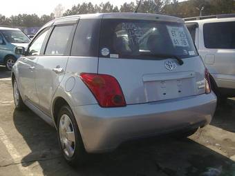 2004 Toyota ist Photos