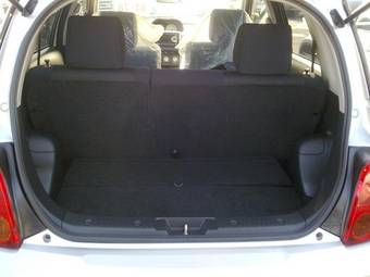 2004 Toyota ist Pictures