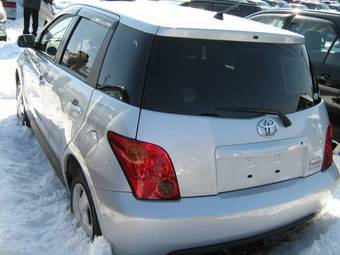 2004 Toyota ist Photos