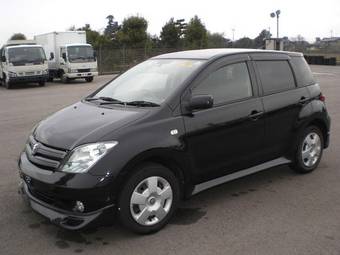 2004 Toyota ist Photos