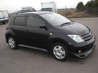 2004 Toyota ist Photos