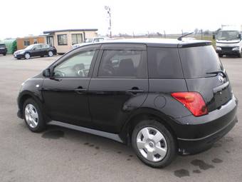 2004 Toyota ist Photos