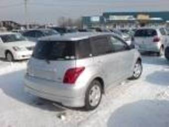 2004 Toyota ist Photos