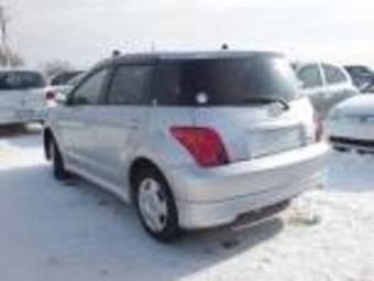 2004 Toyota ist Photos