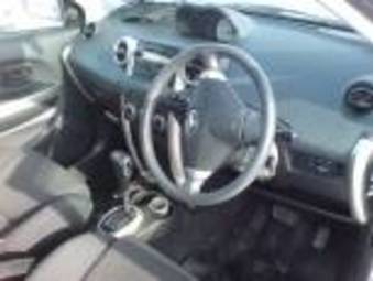 2004 Toyota ist Pictures