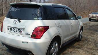 2004 Toyota ist Photos