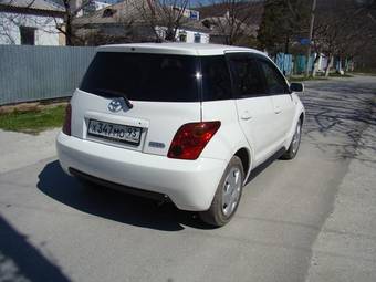 2004 Toyota ist Photos