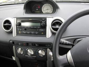 2004 Toyota ist Pictures