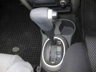2004 Toyota ist Photos