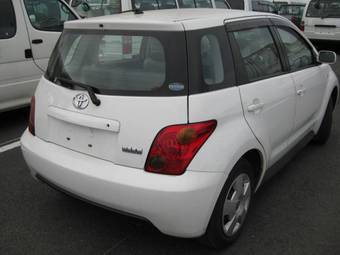 2004 Toyota ist Photos