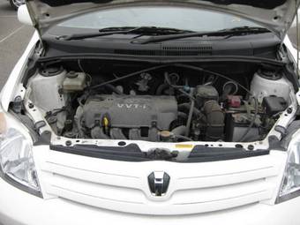2004 Toyota ist Photos