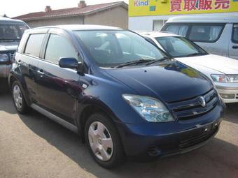 2004 Toyota ist Photos