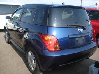 2004 Toyota ist Photos