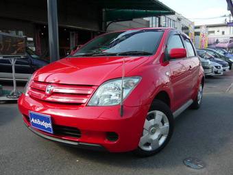 2004 Toyota ist Photos