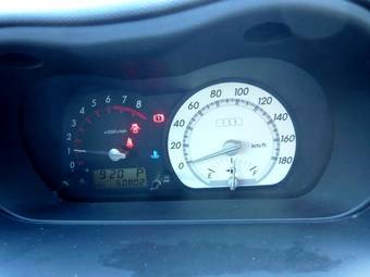 2004 Toyota ist Photos