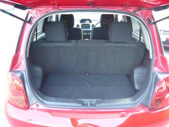 2004 Toyota ist Images
