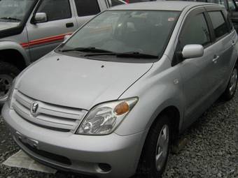 2004 Toyota ist Photos