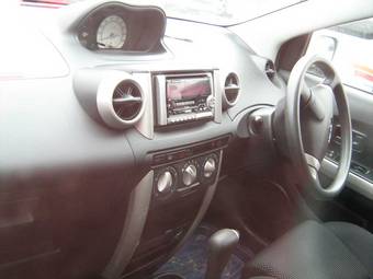 2004 Toyota ist Photos