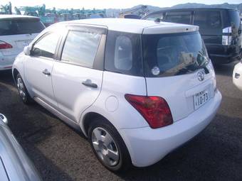 2004 Toyota ist Photos