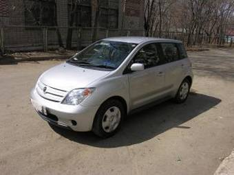 2004 Toyota ist Photos