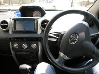 2004 Toyota ist Photos