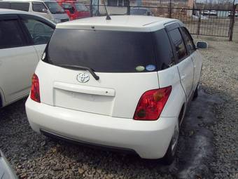 2004 Toyota ist Pictures