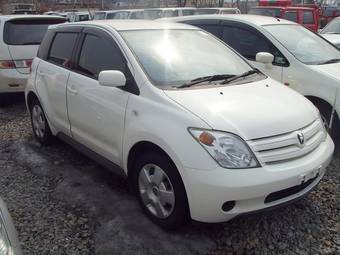2004 Toyota ist Photos