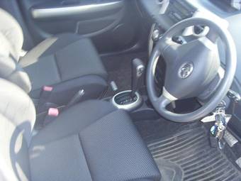 2004 Toyota ist Pictures