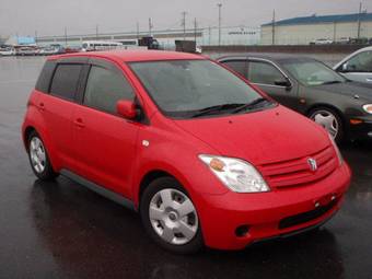 2004 Toyota ist Photos