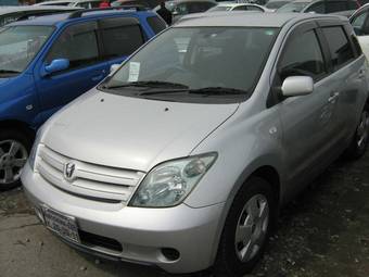 2004 Toyota ist Pictures