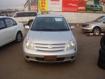2004 Toyota ist Photos