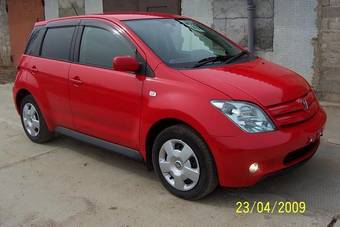 2004 Toyota ist Photos