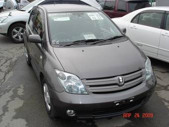 2004 Toyota ist Photos