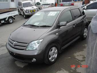 2004 Toyota ist Pictures