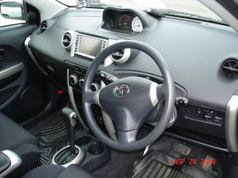 2004 Toyota ist Photos