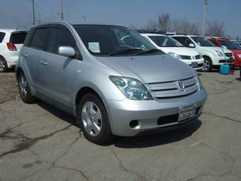 2004 Toyota ist Photos