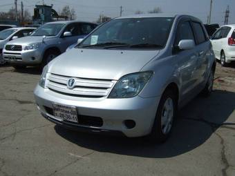 2004 Toyota ist Photos
