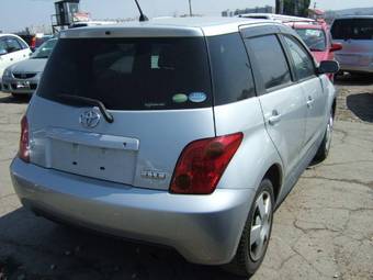 2004 Toyota ist Photos