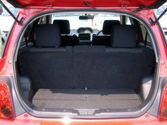 2004 Toyota ist Photos