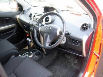 2004 Toyota ist Photos