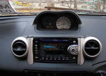 2004 Toyota ist Pics